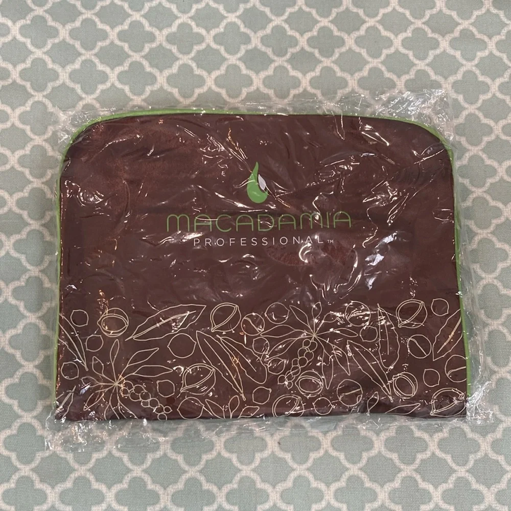 NEW Macadamia Professional Travel Bag
